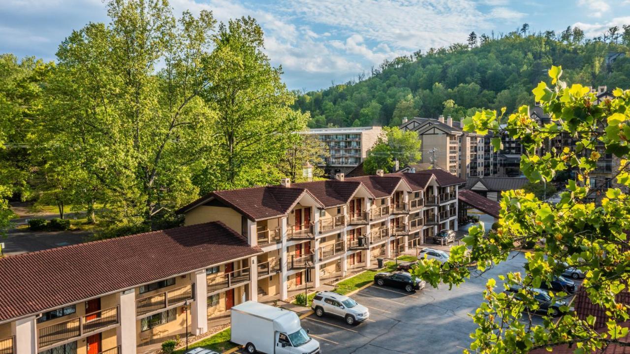 Hotel Super 8 By Wyndham Downtown Gatlinburg At Convention Center Exterior foto
