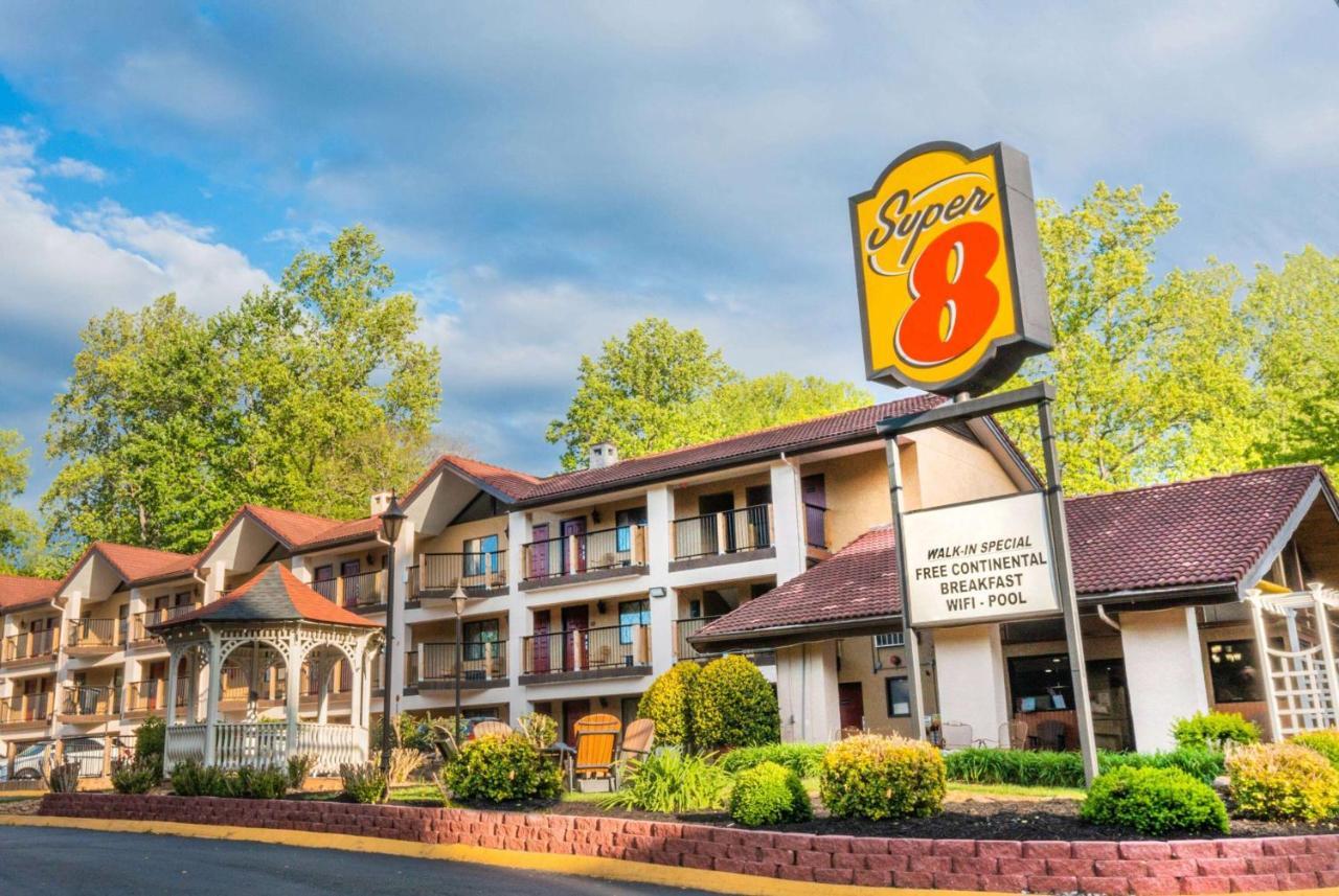 Hotel Super 8 By Wyndham Downtown Gatlinburg At Convention Center Exterior foto